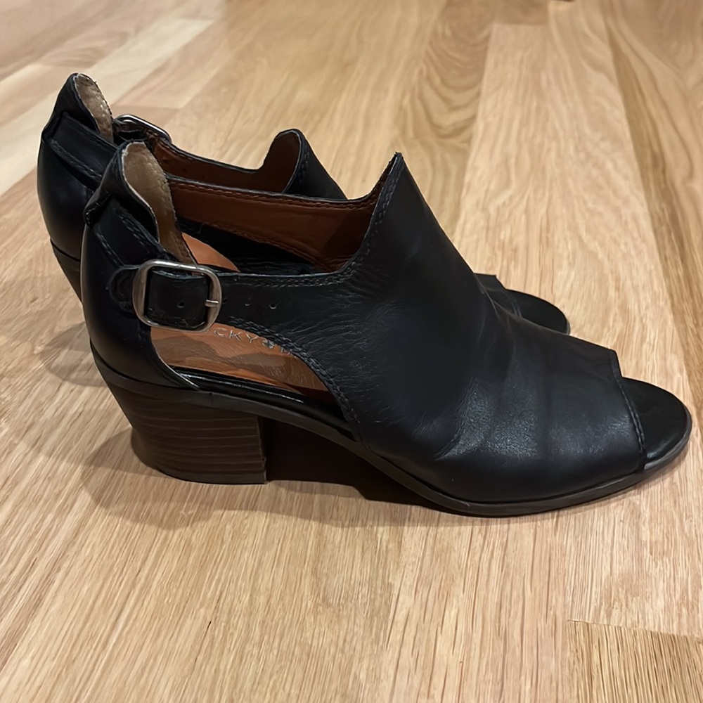 Lucky Brand Sandals